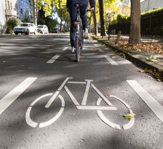 Ein Bild eines Fahrrad-Schutzstreifens